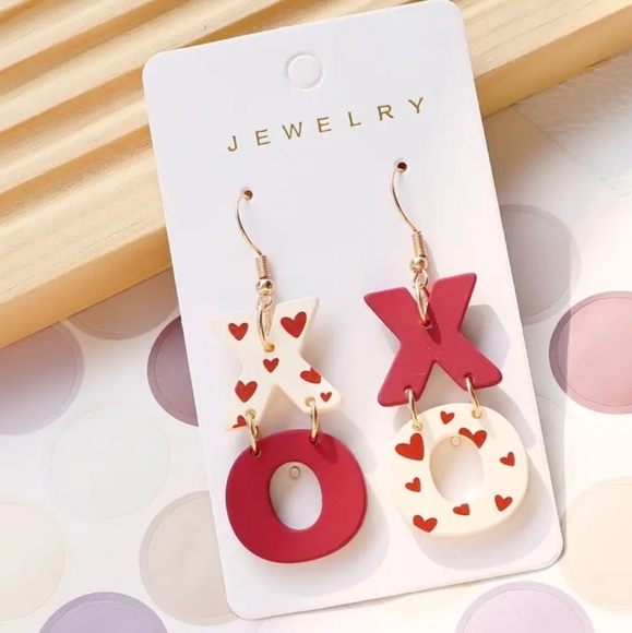 NEW! Mismatched XO Earrings for Valentine's  Day. Cute & Trendy - Picture 5 of 6